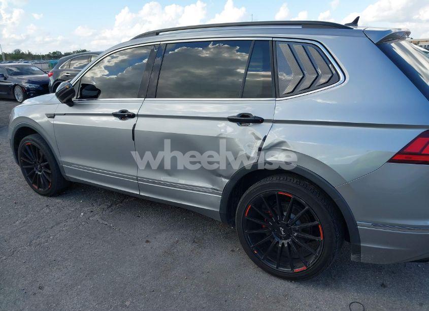 Photo 6 of 2020 Volkswagen Tiguan 2.0T SE/2.0T SE R-LINE BLACK/2.0T SEL (VIN 3VV3B7AX8LM052555)