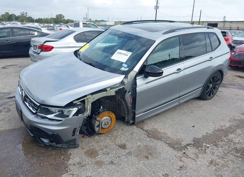 Photo 2 of 2021 Volkswagen Tiguan 2.0T SE/2.0T SE R-LINE BLACK/2.0T SEL (VIN 3VV3B7AX8MM018438)