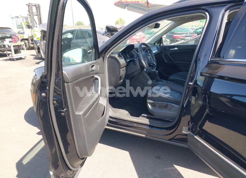 Photo 5 of 2021 Volkswagen Tiguan 2.0T SE/2.0T SE R-LINE BLACK/2.0T SEL (VIN 3VV3B7AX8MM158344)