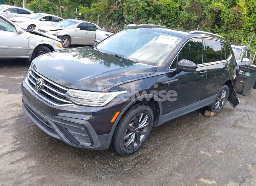 Photo 2 of 2022 Volkswagen Tiguan 2.0T SE (VIN 3VV3B7AX8NM060805)