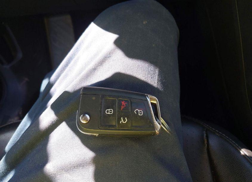 Photo 11 of 2018 Volkswagen Tiguan 2.0T SE/2.0T SEL (VIN 3VV3B7AX9JM218787)