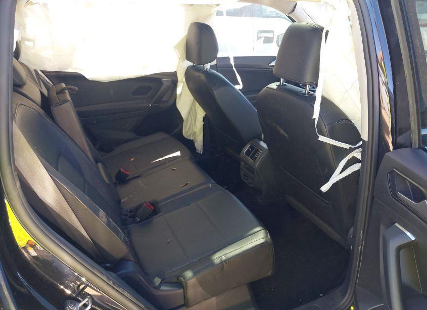 Photo 8 of 2018 Volkswagen Tiguan 2.0T SE/2.0T SEL (VIN 3VV3B7AX9JM218787)