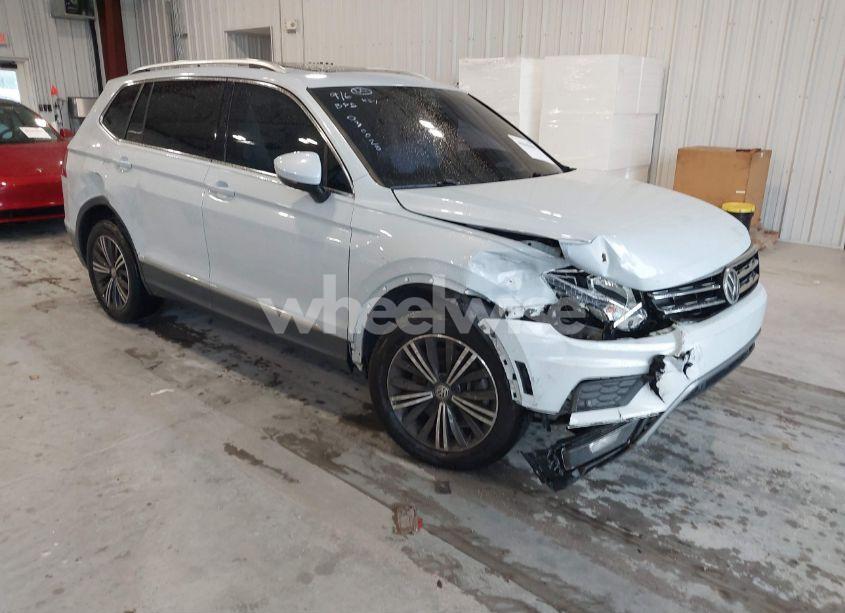 2019 Volkswagen Tiguan 2.0T SE/2.0T SEL/2.0T SEL R-LINE/2.0T SEL R-LINE BLACK (VIN 3VV3B7AX9KM030028) main photo