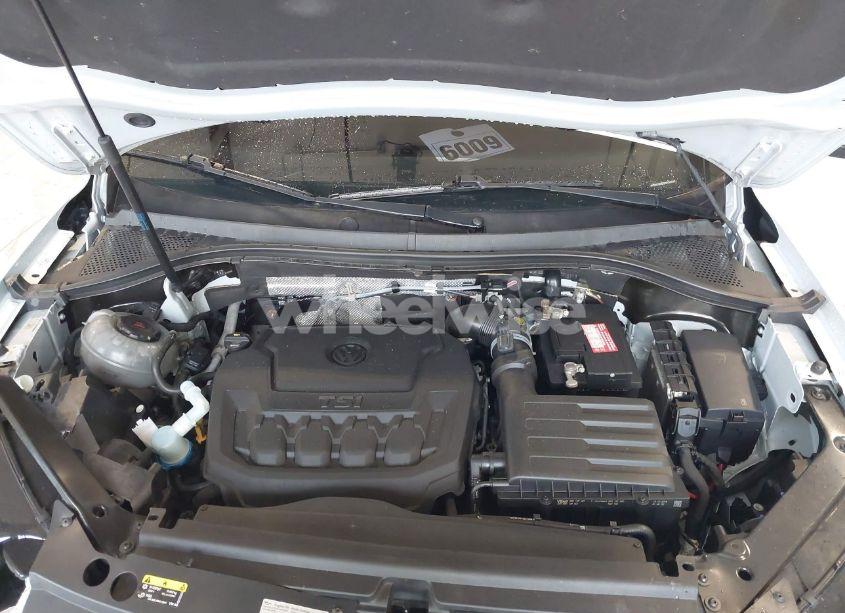 Photo 10 of 2019 Volkswagen Tiguan 2.0T SE/2.0T SEL/2.0T SEL R-LINE/2.0T SEL R-LINE BLACK (VIN 3VV3B7AX9KM030028)