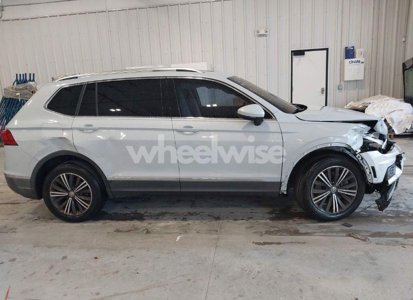 Photo 13 of 2019 Volkswagen Tiguan 2.0T SE/2.0T SEL/2.0T SEL R-LINE/2.0T SEL R-LINE BLACK (VIN 3VV3B7AX9KM030028)