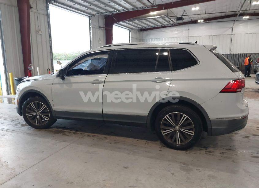 Photo 14 of 2019 Volkswagen Tiguan 2.0T SE/2.0T SEL/2.0T SEL R-LINE/2.0T SEL R-LINE BLACK (VIN 3VV3B7AX9KM030028)