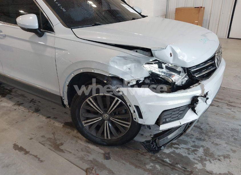 Photo 17 of 2019 Volkswagen Tiguan 2.0T SE/2.0T SEL/2.0T SEL R-LINE/2.0T SEL R-LINE BLACK (VIN 3VV3B7AX9KM030028)