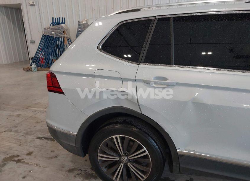 Photo 18 of 2019 Volkswagen Tiguan 2.0T SE/2.0T SEL/2.0T SEL R-LINE/2.0T SEL R-LINE BLACK (VIN 3VV3B7AX9KM030028)
