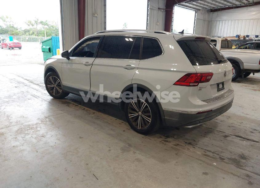 Photo 3 of 2019 Volkswagen Tiguan 2.0T SE/2.0T SEL/2.0T SEL R-LINE/2.0T SEL R-LINE BLACK (VIN 3VV3B7AX9KM030028)