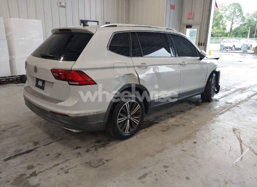 Photo 4 of 2019 Volkswagen Tiguan 2.0T SE/2.0T SEL/2.0T SEL R-LINE/2.0T SEL R-LINE BLACK (VIN 3VV3B7AX9KM030028)