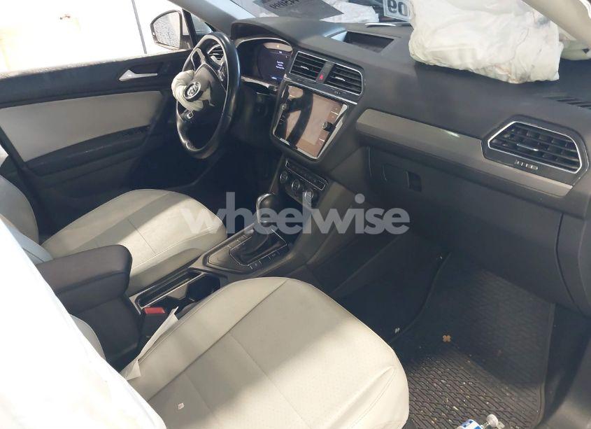 Photo 5 of 2019 Volkswagen Tiguan 2.0T SE/2.0T SEL/2.0T SEL R-LINE/2.0T SEL R-LINE BLACK (VIN 3VV3B7AX9KM030028)