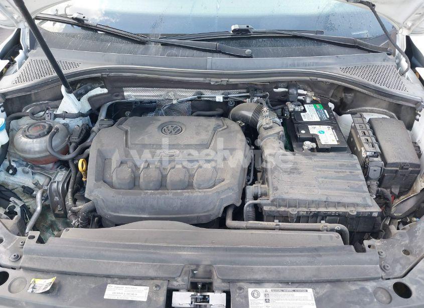 Photo 10 of 2019 Volkswagen Tiguan 2.0T SE/2.0T SEL/2.0T SEL R-LINE/2.0T SEL R-LINE BLACK (VIN 3VV3B7AX9KM039876)