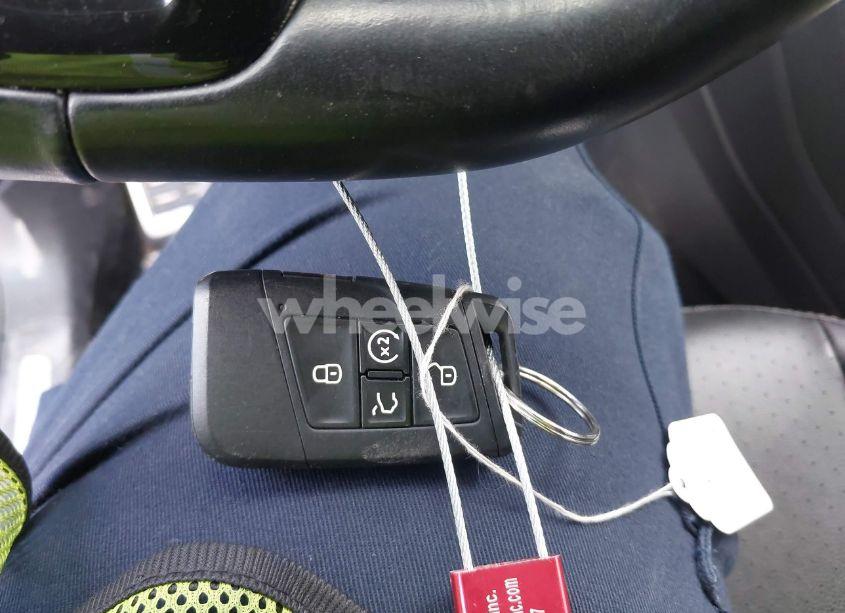 Photo 11 of 2019 Volkswagen Tiguan 2.0T SE/2.0T SEL/2.0T SEL R-LINE/2.0T SEL R-LINE BLACK (VIN 3VV3B7AX9KM039876)