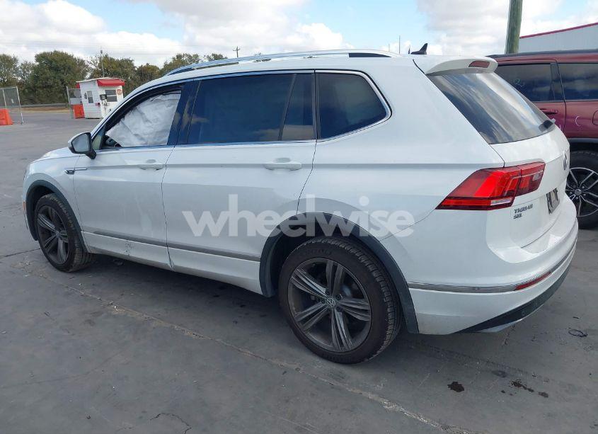 Photo 14 of 2019 Volkswagen Tiguan 2.0T SE/2.0T SEL/2.0T SEL R-LINE/2.0T SEL R-LINE BLACK (VIN 3VV3B7AX9KM039876)