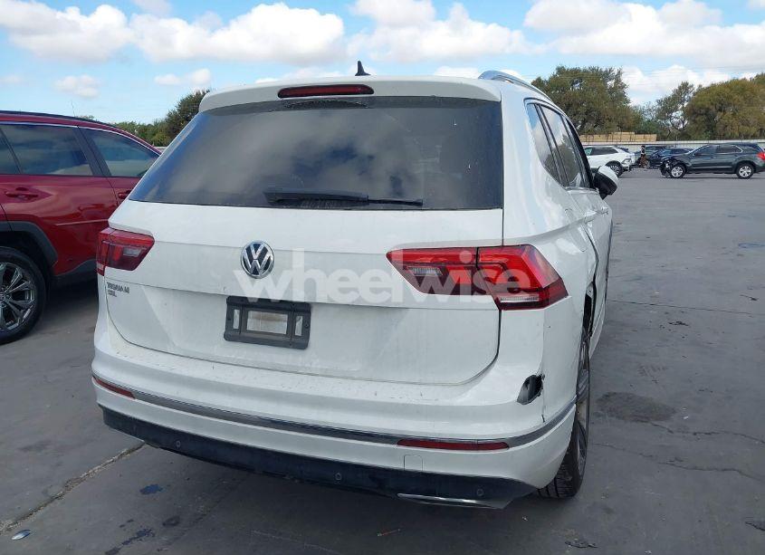 Photo 16 of 2019 Volkswagen Tiguan 2.0T SE/2.0T SEL/2.0T SEL R-LINE/2.0T SEL R-LINE BLACK (VIN 3VV3B7AX9KM039876)