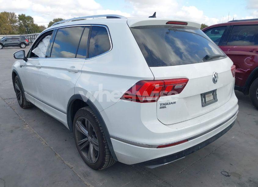 Photo 3 of 2019 Volkswagen Tiguan 2.0T SE/2.0T SEL/2.0T SEL R-LINE/2.0T SEL R-LINE BLACK (VIN 3VV3B7AX9KM039876)