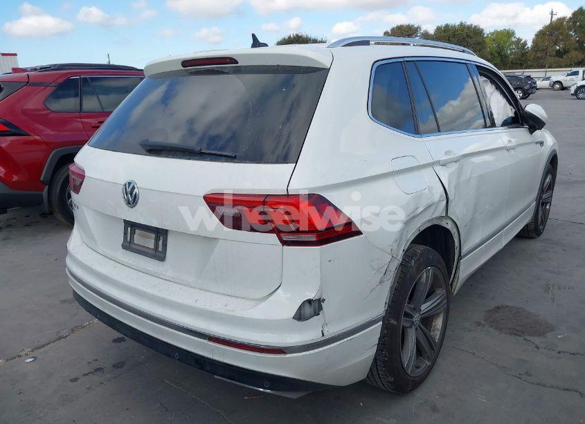 Photo 4 of 2019 Volkswagen Tiguan 2.0T SE/2.0T SEL/2.0T SEL R-LINE/2.0T SEL R-LINE BLACK (VIN 3VV3B7AX9KM039876)