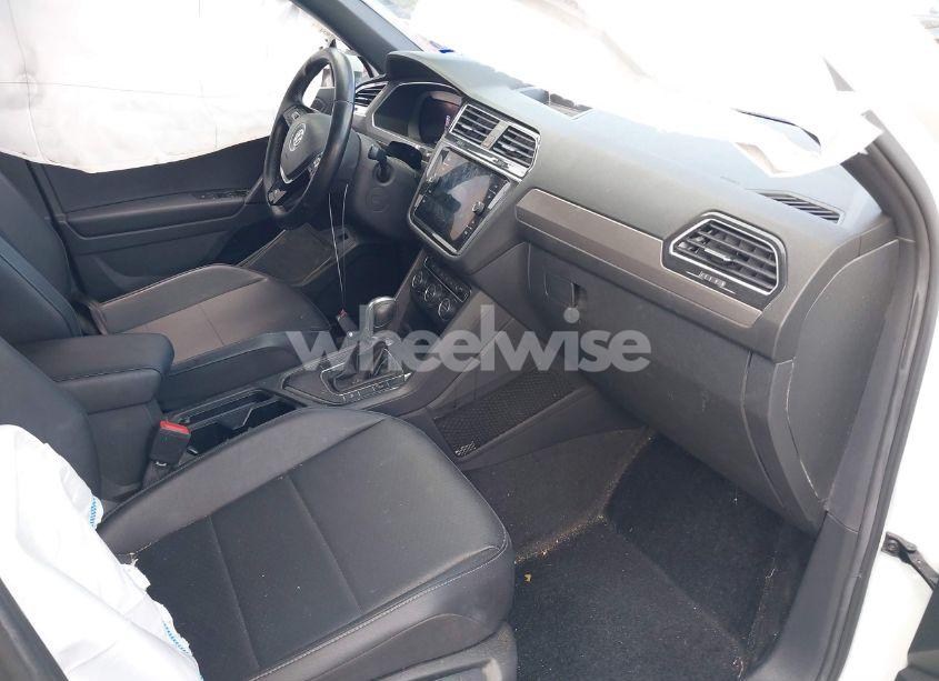 Photo 5 of 2019 Volkswagen Tiguan 2.0T SE/2.0T SEL/2.0T SEL R-LINE/2.0T SEL R-LINE BLACK (VIN 3VV3B7AX9KM039876)