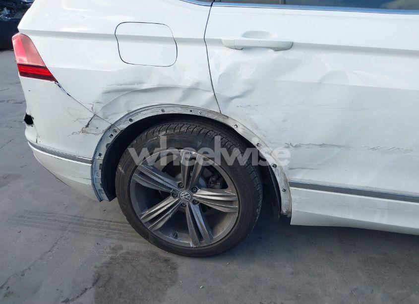 Photo 6 of 2019 Volkswagen Tiguan 2.0T SE/2.0T SEL/2.0T SEL R-LINE/2.0T SEL R-LINE BLACK (VIN 3VV3B7AX9KM039876)