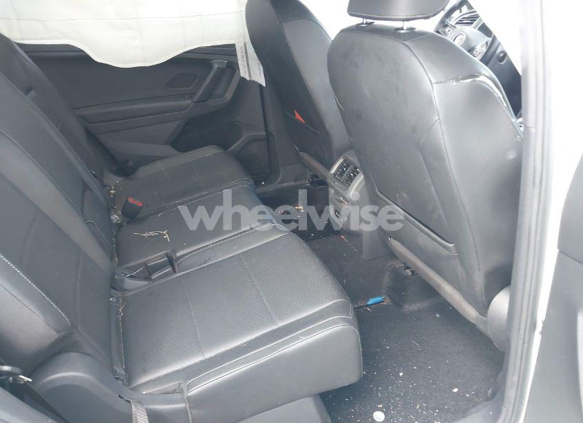 Photo 8 of 2019 Volkswagen Tiguan 2.0T SE/2.0T SEL/2.0T SEL R-LINE/2.0T SEL R-LINE BLACK (VIN 3VV3B7AX9KM039876)