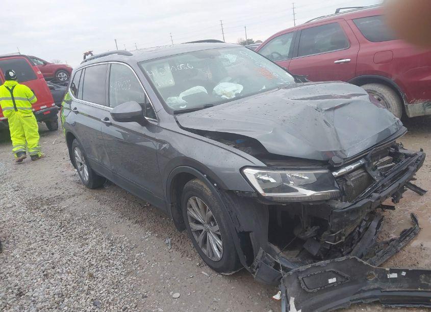 2019 Volkswagen Tiguan 2.0T SE/2.0T SEL/2.0T SEL R-LINE/2.0T SEL R-LINE BLACK (VIN 3VV3B7AX9KM046195) main photo