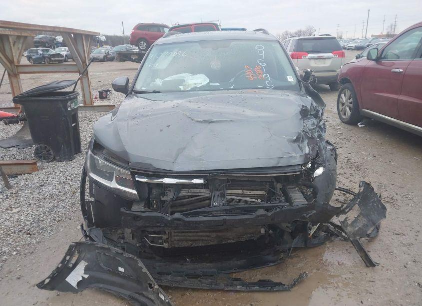 Photo 12 of 2019 Volkswagen Tiguan 2.0T SE/2.0T SEL/2.0T SEL R-LINE/2.0T SEL R-LINE BLACK (VIN 3VV3B7AX9KM046195)