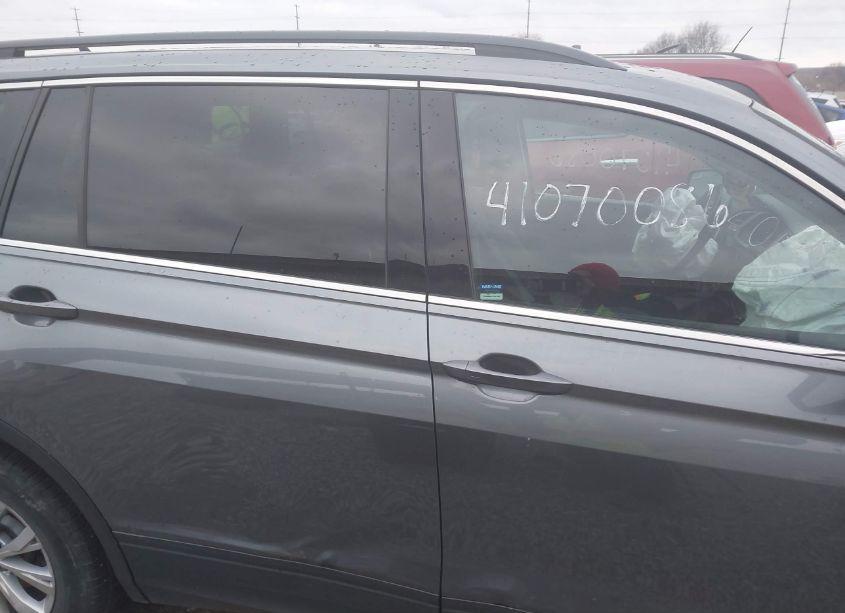 Photo 13 of 2019 Volkswagen Tiguan 2.0T SE/2.0T SEL/2.0T SEL R-LINE/2.0T SEL R-LINE BLACK (VIN 3VV3B7AX9KM046195)