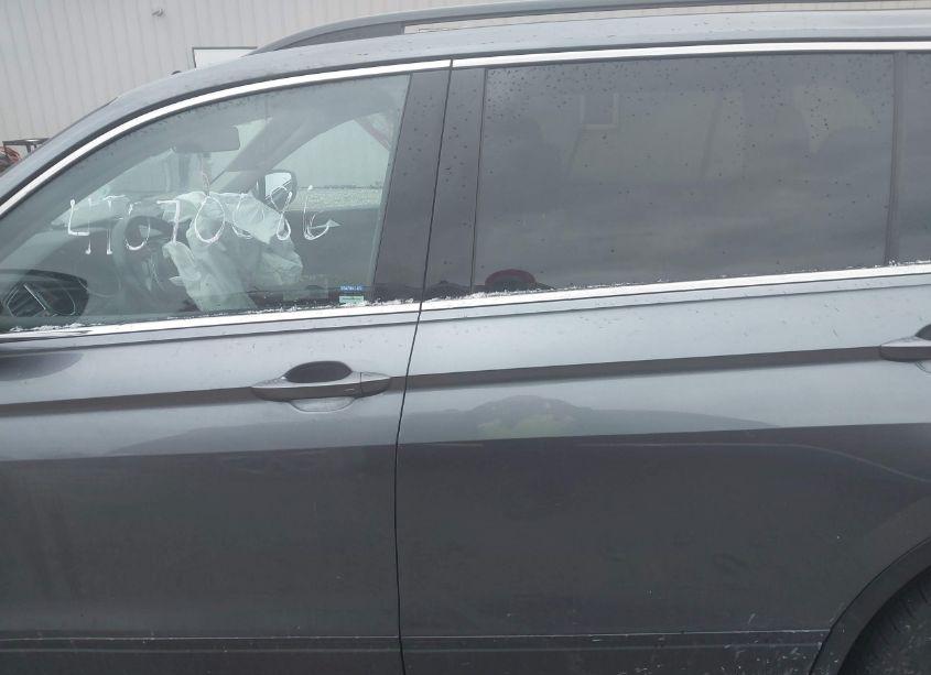 Photo 14 of 2019 Volkswagen Tiguan 2.0T SE/2.0T SEL/2.0T SEL R-LINE/2.0T SEL R-LINE BLACK (VIN 3VV3B7AX9KM046195)