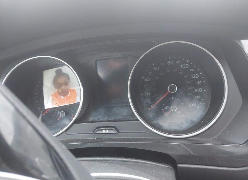 Photo 15 of 2019 Volkswagen Tiguan 2.0T SE/2.0T SEL/2.0T SEL R-LINE/2.0T SEL R-LINE BLACK (VIN 3VV3B7AX9KM046195)