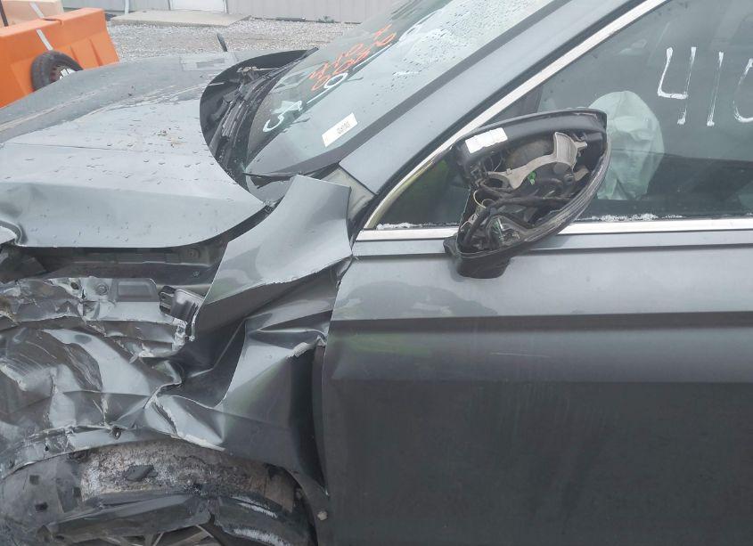 Photo 6 of 2019 Volkswagen Tiguan 2.0T SE/2.0T SEL/2.0T SEL R-LINE/2.0T SEL R-LINE BLACK (VIN 3VV3B7AX9KM046195)