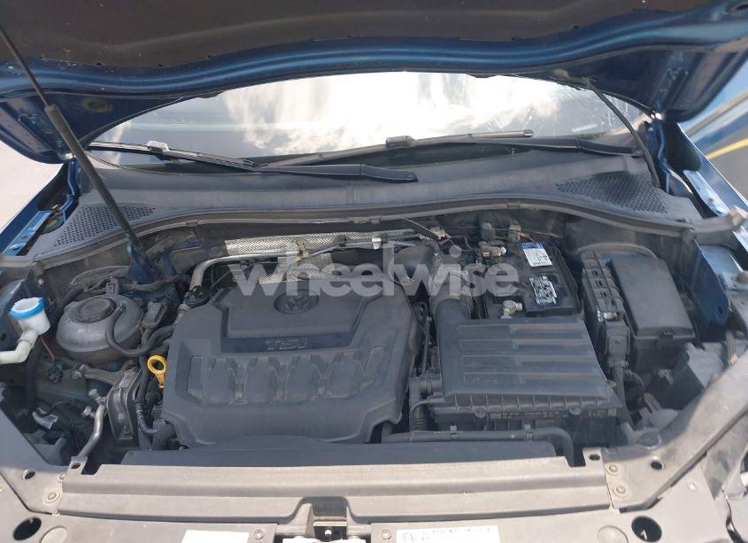 Photo 10 of 2019 Volkswagen Tiguan 2.0T SE/2.0T SEL/2.0T SEL R-LINE/2.0T SEL R-LINE BLACK (VIN 3VV3B7AX9KM057438)