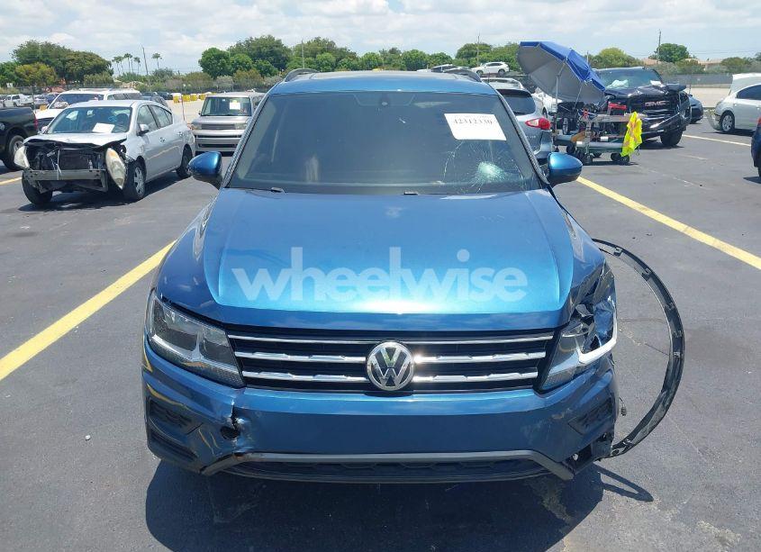 Photo 12 of 2019 Volkswagen Tiguan 2.0T SE/2.0T SEL/2.0T SEL R-LINE/2.0T SEL R-LINE BLACK (VIN 3VV3B7AX9KM057438)