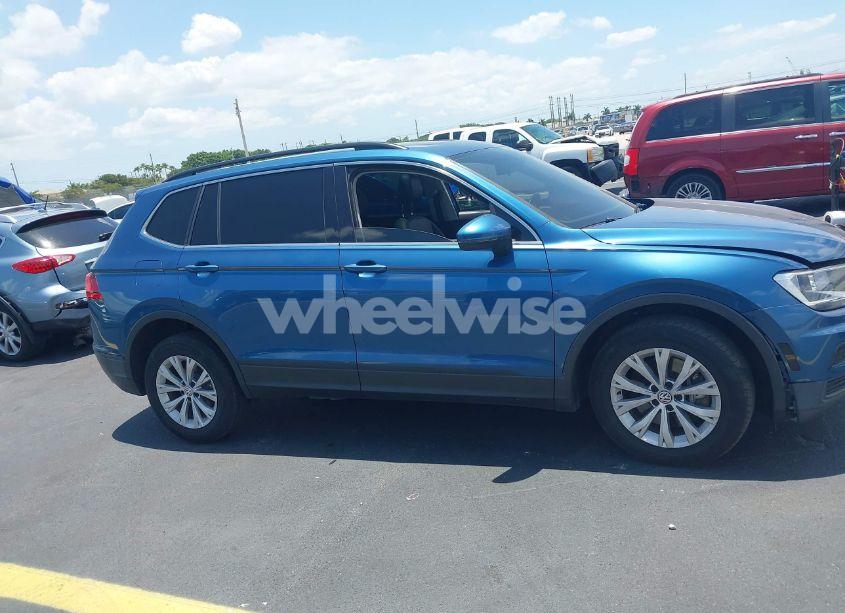 Photo 13 of 2019 Volkswagen Tiguan 2.0T SE/2.0T SEL/2.0T SEL R-LINE/2.0T SEL R-LINE BLACK (VIN 3VV3B7AX9KM057438)