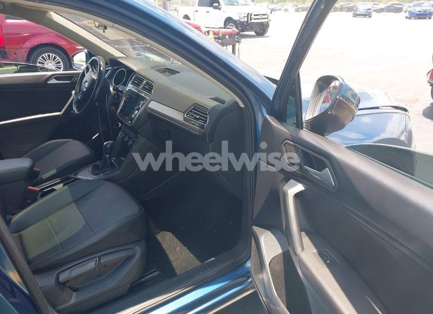 Photo 5 of 2019 Volkswagen Tiguan 2.0T SE/2.0T SEL/2.0T SEL R-LINE/2.0T SEL R-LINE BLACK (VIN 3VV3B7AX9KM057438)