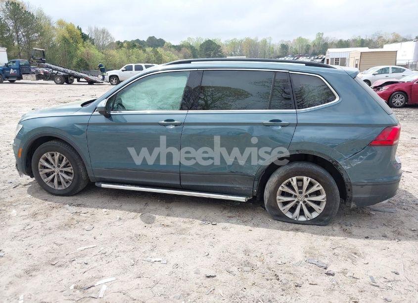 Photo 15 of 2019 Volkswagen Tiguan 2.0T SE/2.0T SEL/2.0T SEL R-LINE/2.0T SEL R-LINE BLACK (VIN 3VV3B7AX9KM094585)