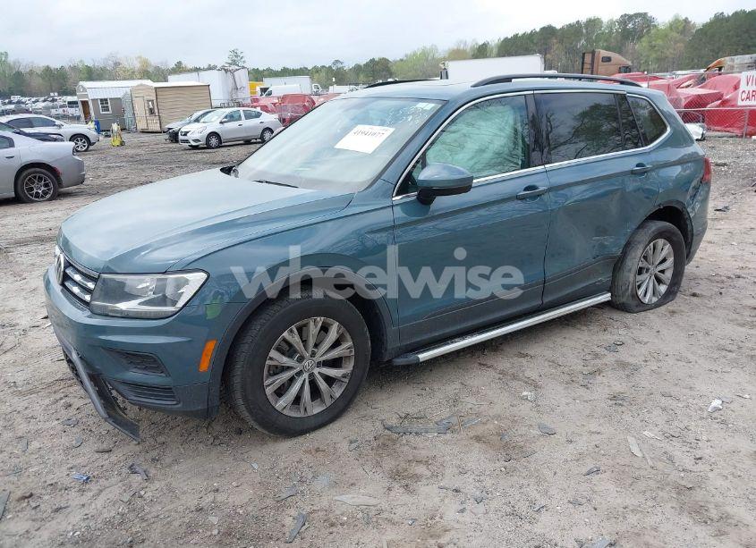 Photo 2 of 2019 Volkswagen Tiguan 2.0T SE/2.0T SEL/2.0T SEL R-LINE/2.0T SEL R-LINE BLACK (VIN 3VV3B7AX9KM094585)