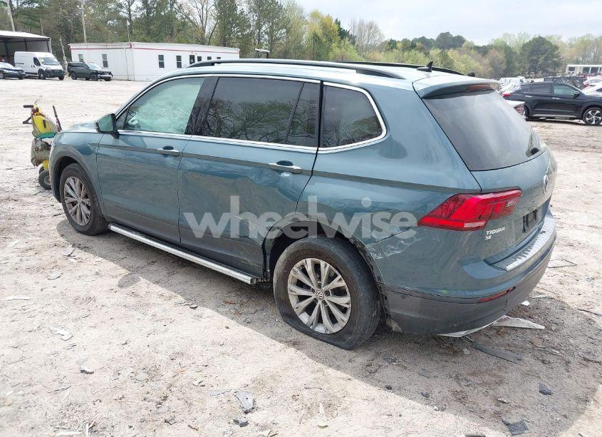 Photo 3 of 2019 Volkswagen Tiguan 2.0T SE/2.0T SEL/2.0T SEL R-LINE/2.0T SEL R-LINE BLACK (VIN 3VV3B7AX9KM094585)