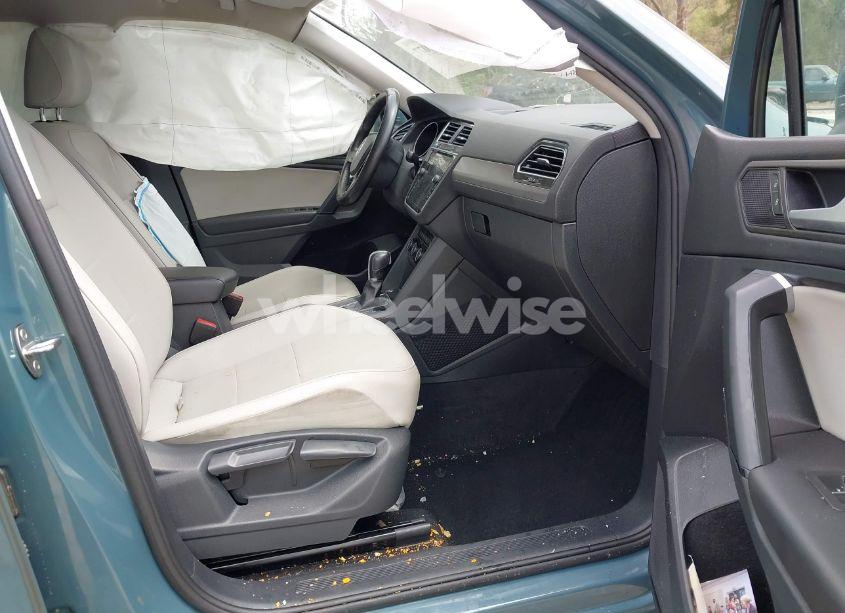 Photo 5 of 2019 Volkswagen Tiguan 2.0T SE/2.0T SEL/2.0T SEL R-LINE/2.0T SEL R-LINE BLACK (VIN 3VV3B7AX9KM094585)