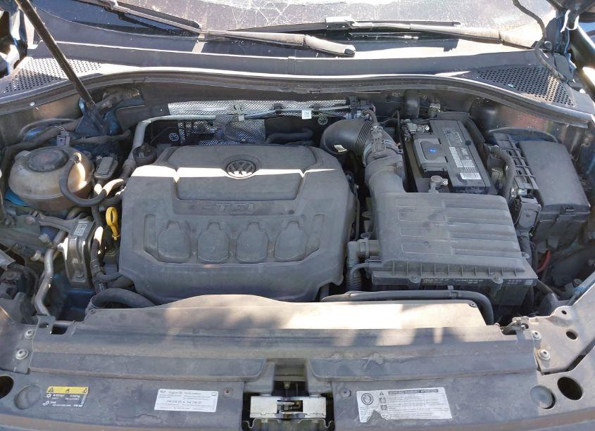 Photo 10 of 2019 Volkswagen Tiguan 2.0T SE/2.0T SEL/2.0T SEL R-LINE/2.0T SEL R-LINE BLACK (VIN 3VV3B7AX9KM098524)