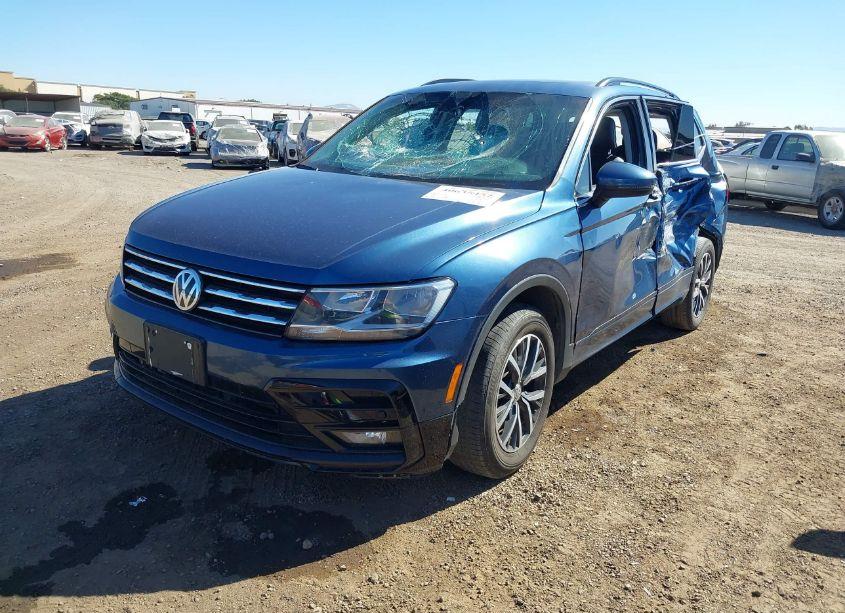 Photo 2 of 2019 Volkswagen Tiguan 2.0T SE/2.0T SEL/2.0T SEL R-LINE/2.0T SEL R-LINE BLACK (VIN 3VV3B7AX9KM098524)
