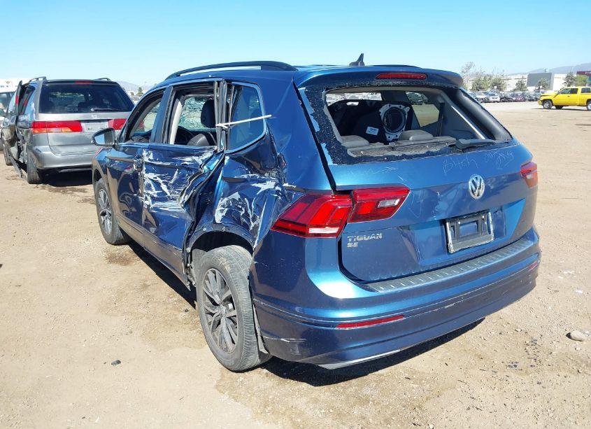 Photo 3 of 2019 Volkswagen Tiguan 2.0T SE/2.0T SEL/2.0T SEL R-LINE/2.0T SEL R-LINE BLACK (VIN 3VV3B7AX9KM098524)