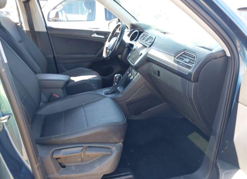 Photo 5 of 2019 Volkswagen Tiguan 2.0T SE/2.0T SEL/2.0T SEL R-LINE/2.0T SEL R-LINE BLACK (VIN 3VV3B7AX9KM098524)