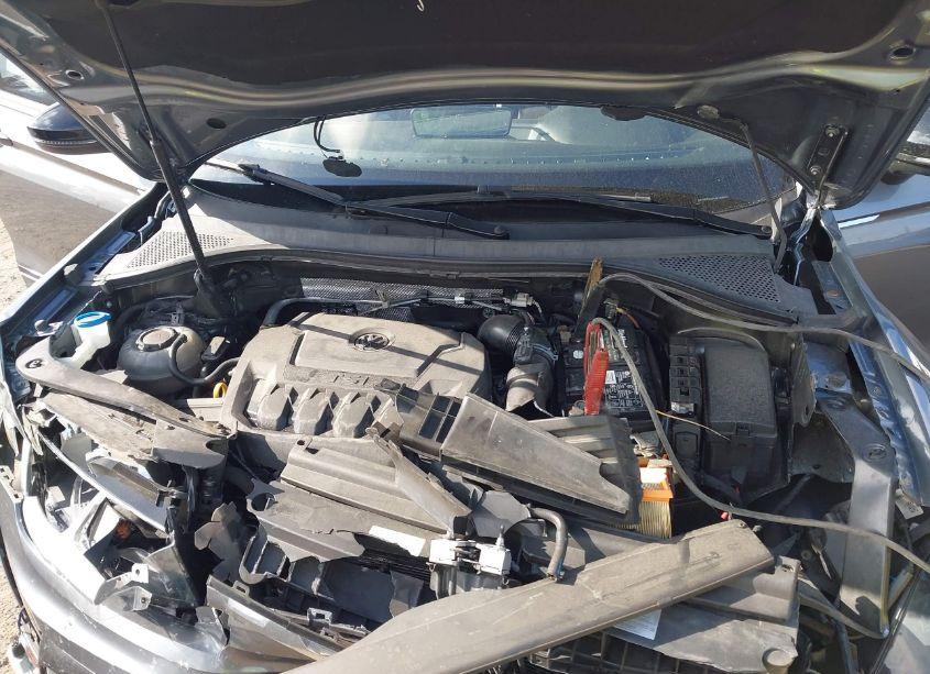 Photo 10 of 2019 Volkswagen Tiguan 2.0T SE/2.0T SEL/2.0T SEL R-LINE/2.0T SEL R-LINE BLACK (VIN 3VV3B7AX9KM134454)