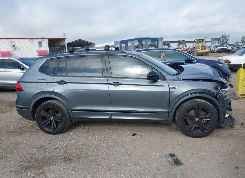 Photo 13 of 2019 Volkswagen Tiguan 2.0T SE/2.0T SEL/2.0T SEL R-LINE/2.0T SEL R-LINE BLACK (VIN 3VV3B7AX9KM134454)