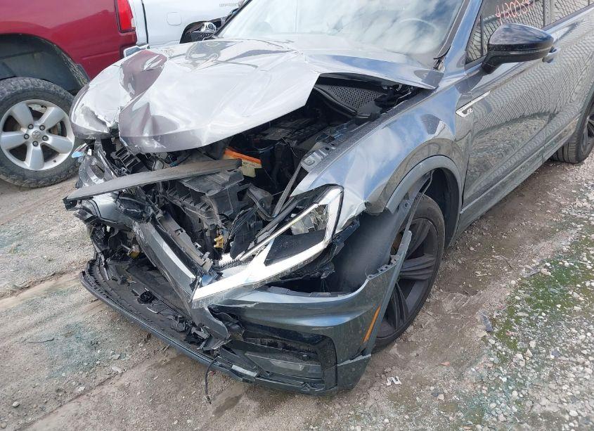 Photo 17 of 2019 Volkswagen Tiguan 2.0T SE/2.0T SEL/2.0T SEL R-LINE/2.0T SEL R-LINE BLACK (VIN 3VV3B7AX9KM134454)