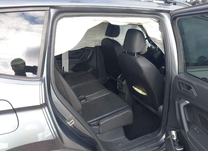 Photo 8 of 2019 Volkswagen Tiguan 2.0T SE/2.0T SEL/2.0T SEL R-LINE/2.0T SEL R-LINE BLACK (VIN 3VV3B7AX9KM134454)