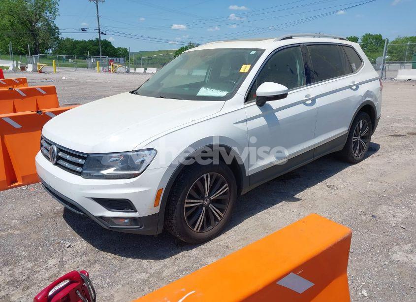 Photo 2 of 2019 Volkswagen Tiguan 2.0T SE/2.0T SEL/2.0T SEL R-LINE/2.0T SEL R-LINE BLACK (VIN 3VV3B7AX9KM189485)