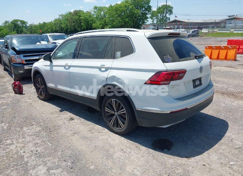 Photo 3 of 2019 Volkswagen Tiguan 2.0T SE/2.0T SEL/2.0T SEL R-LINE/2.0T SEL R-LINE BLACK (VIN 3VV3B7AX9KM189485)