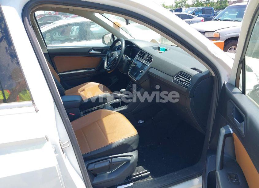 Photo 5 of 2019 Volkswagen Tiguan 2.0T SE/2.0T SEL/2.0T SEL R-LINE/2.0T SEL R-LINE BLACK (VIN 3VV3B7AX9KM189485)