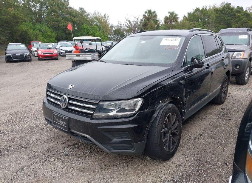Photo 2 of 2020 Volkswagen Tiguan 2.0T SE/2.0T SE R-LINE BLACK/2.0T SEL (VIN 3VV3B7AX9LM080297)